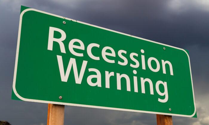 Growing Number of Economists Anticipate Recession Will Hit by Middle of Next Year: Survey