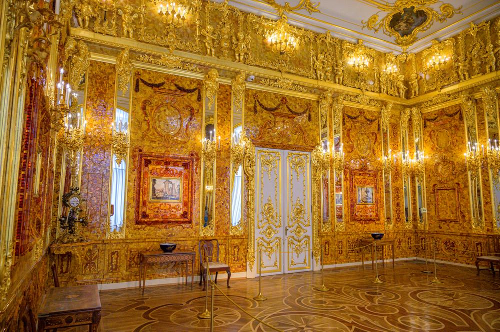 This recreation of the Amber Room provides an idea of the magnificence of the real thing, which disappeared in the chaos following World War II. (river34/Shutterstock)