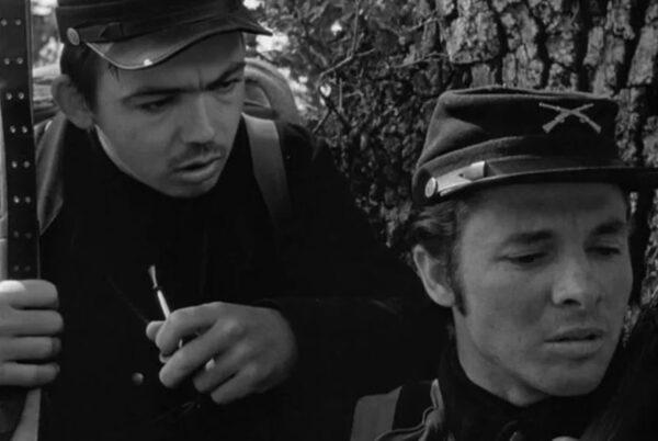 Tom Wilson (Bill Mauldin, L) with Henry Fleming (Audie Murphy), in “The Red Badge of Courage.” (Metro-Goldwyn-Mayer)