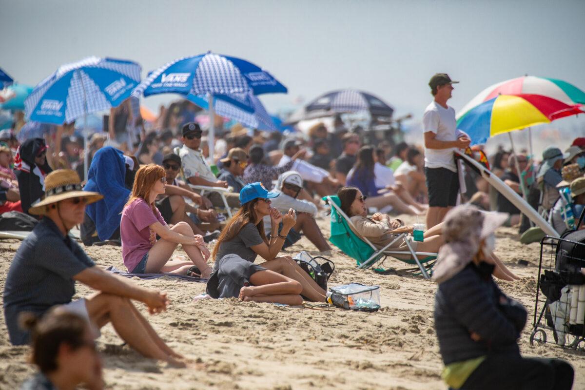 Thousands of people gather for the opening day of the Vans US Open of Surfing in Huntington Beach, Calif., on July 30, 2022. (John Fredricks/The Epoch Times)
