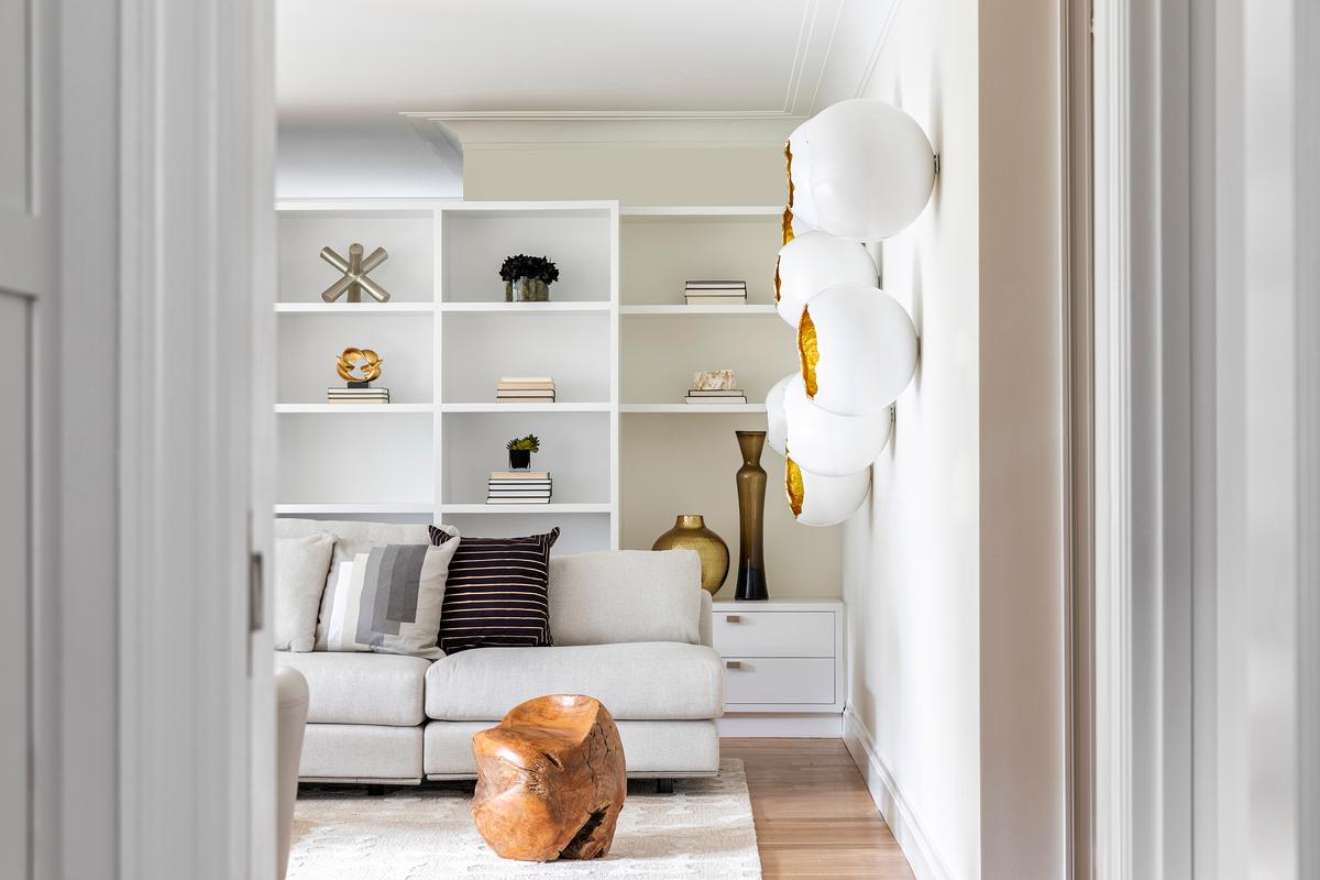 A built-in bookcase serves as a centerpiece in a living space. (Scott Morris/Cathy Hobbs/TNS)