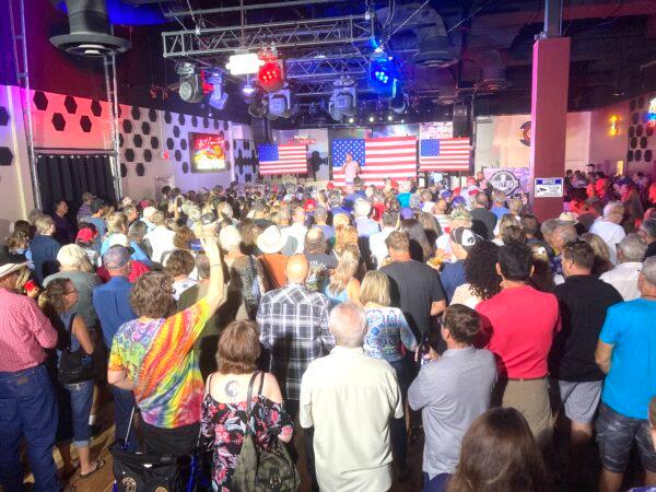 Over 200 America First supporters gathered at a campaign event for Trump-endorsed candidates in the Arizona primary on Aug. 2. (Allan Stein/The Epoch Times)