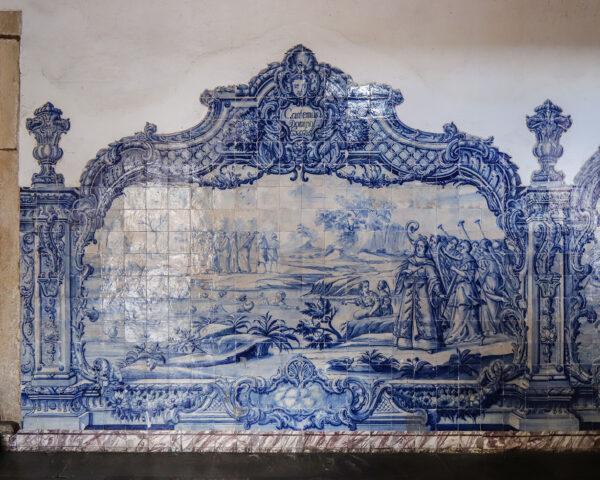 One of about 50,000 azulejo panels in the church and convent of São Francisco. São Francisco has the most azulejos of all of South America. Here, the phrase “Cantemus Domino,” which means “Let us sing to God,” is illustrated. (<a href="https://en.wikisource.org/wiki/Author:Paul_Robert_Burley">Paul R. Burley</a>/ <a href="https://creativecommons.org/licenses/by-sa/4.0/deed.en">CC BY-SA 4.0</a>)