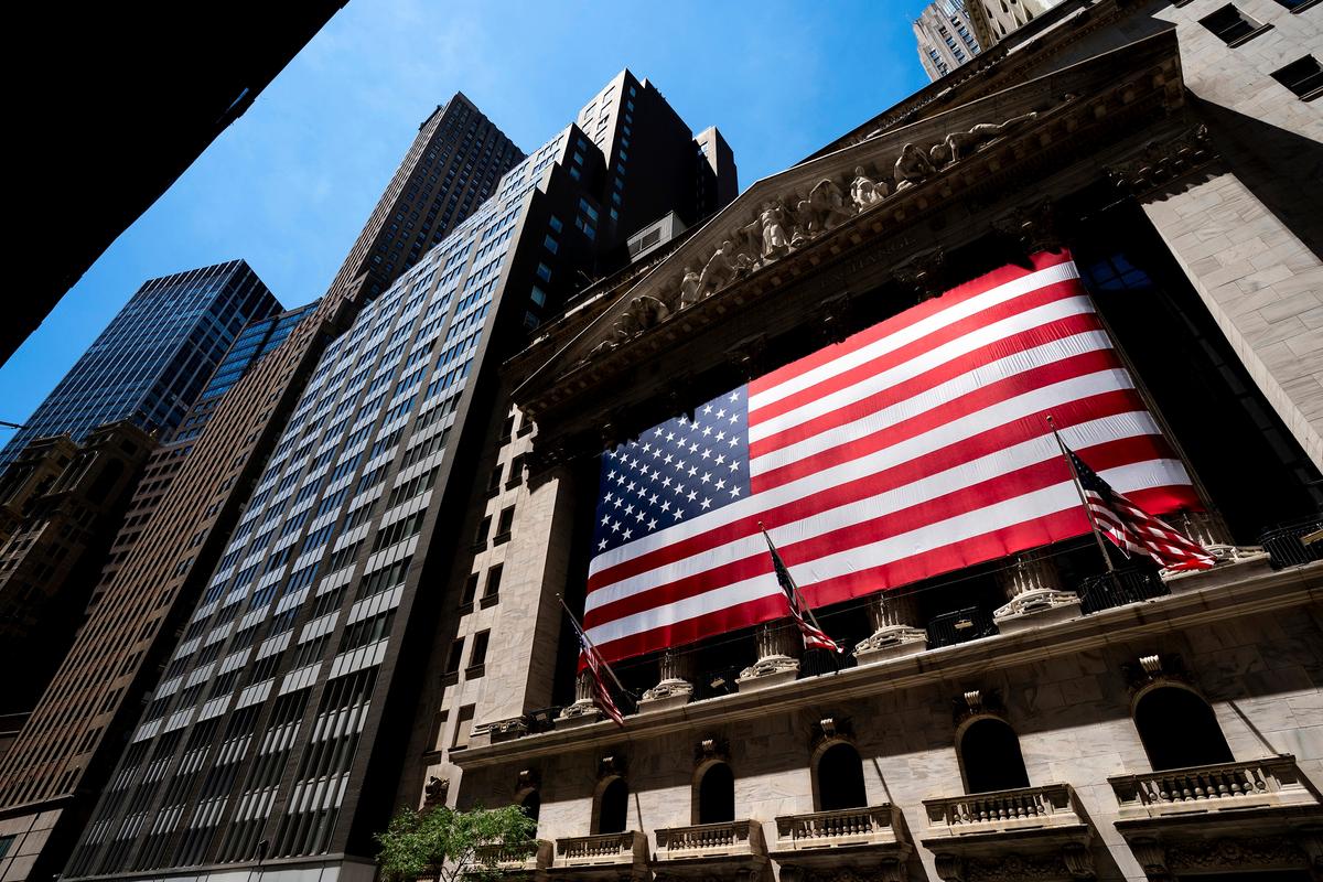 Stocks End Higher on Wall Street; Economic Worries Hit Oil