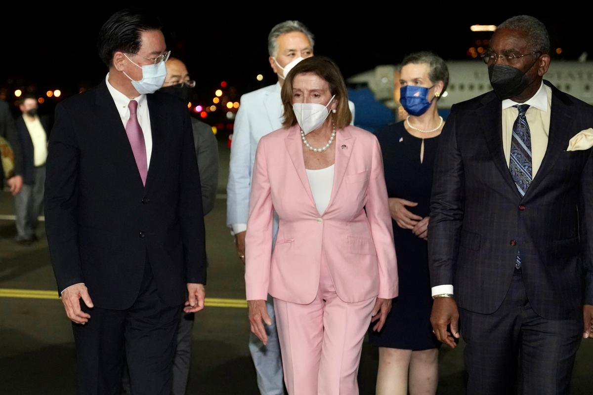 Pelosi Arrives in Taiwan Amid Beijing's Threats of Military Violence