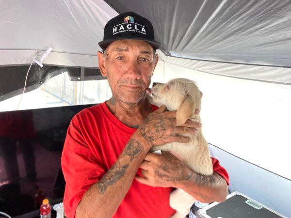 Skid Row resident Fernando Sanchez recently acquired a puppy to keep himself company. (Allan Stein/The Epoch Times)