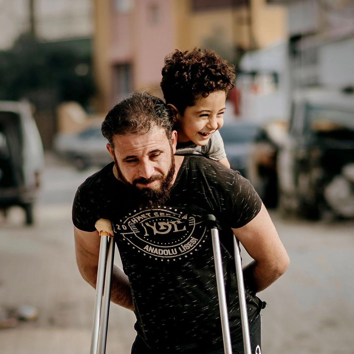 Munzir with his son, Mustafa. (Courtesy of <a href="https://www.instagram.com/mehmetaslan.photoarts/">Mehmet Aslan</a>)