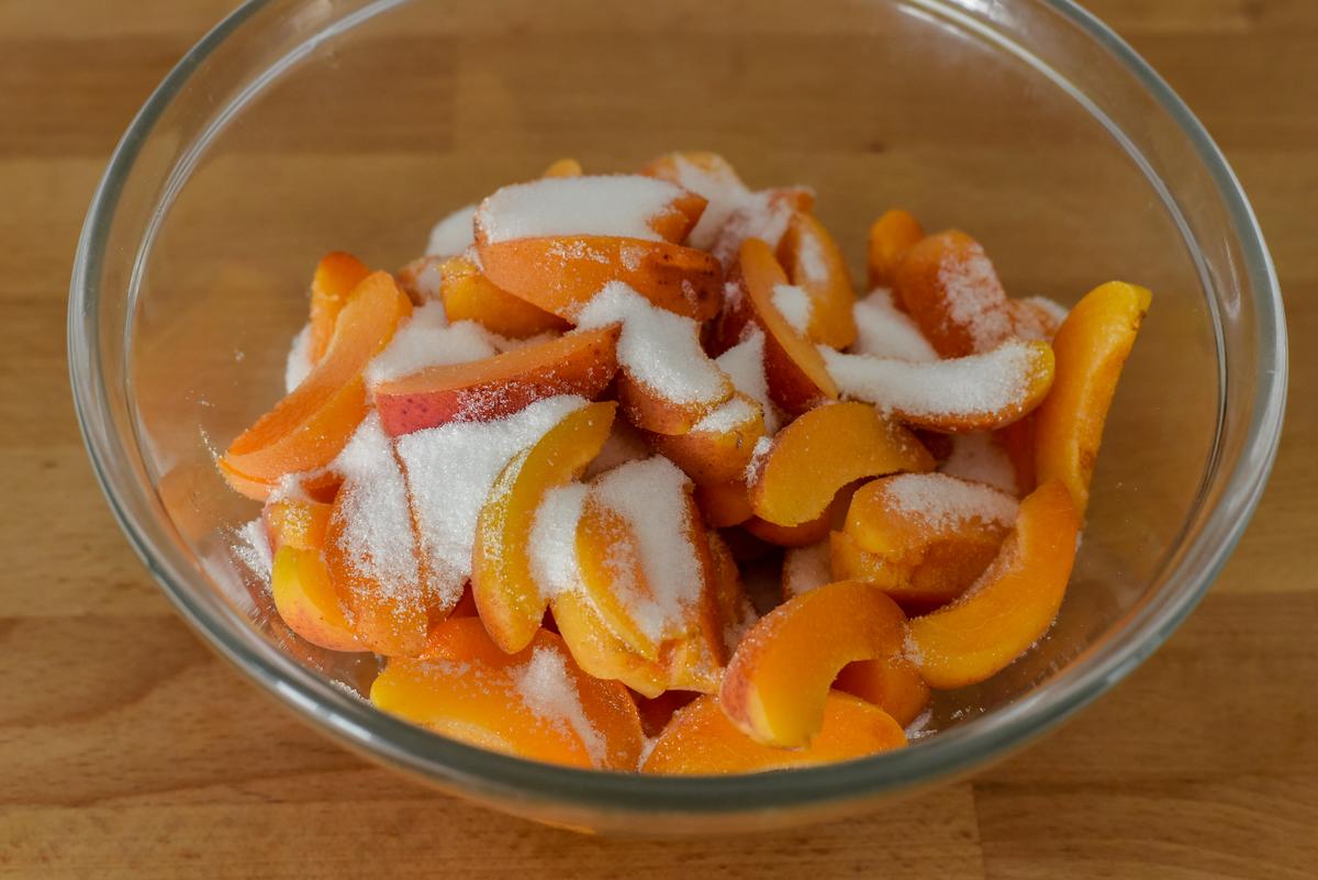 Toss the fruit with sugar, salt, vanilla extract, and cornstarch. (Audrey Le Goff)