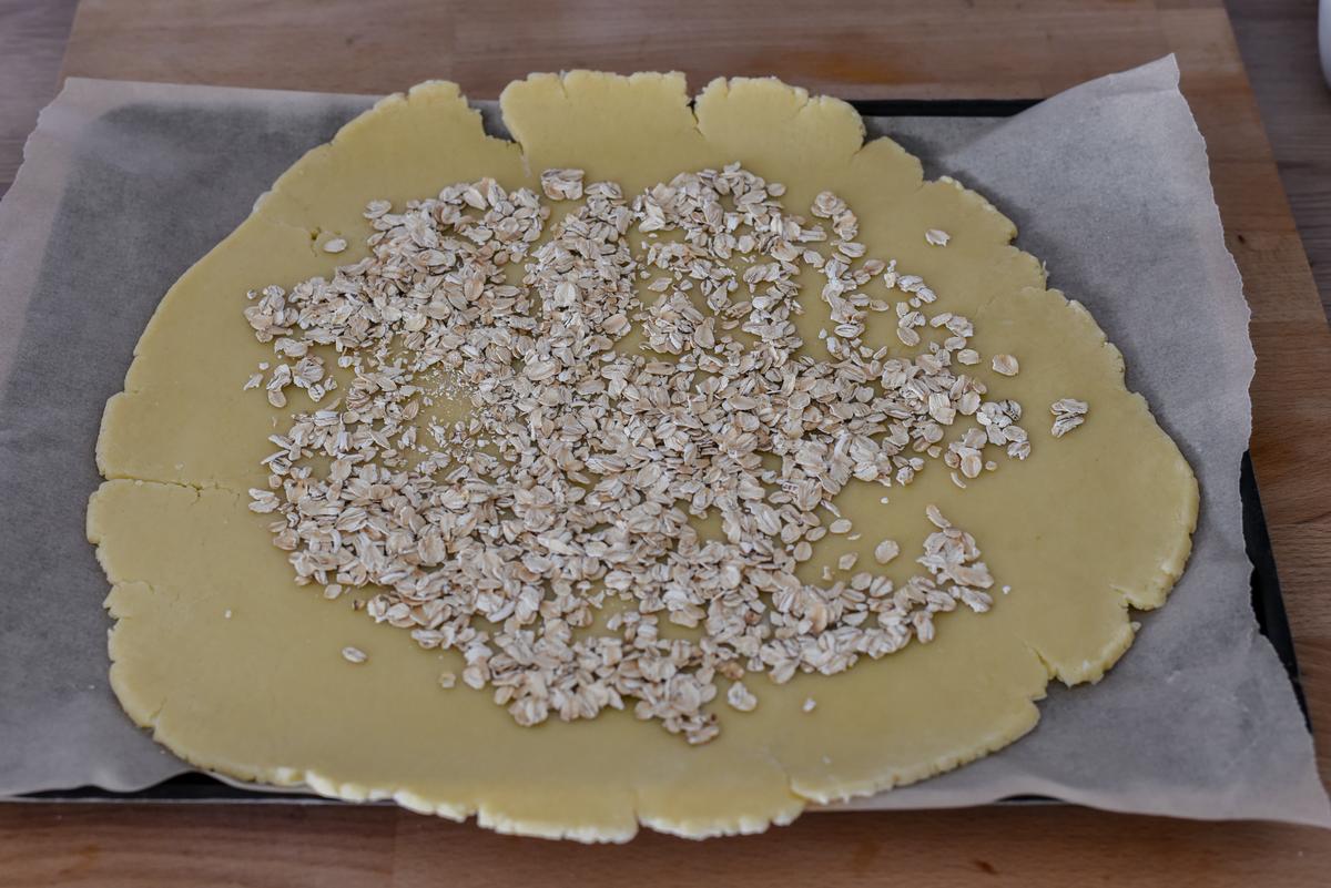 Sprinkle quick oats or ground almonds in the center of the rolled-out dough, leaving a 2-inch border. (Audrey Le Goff)