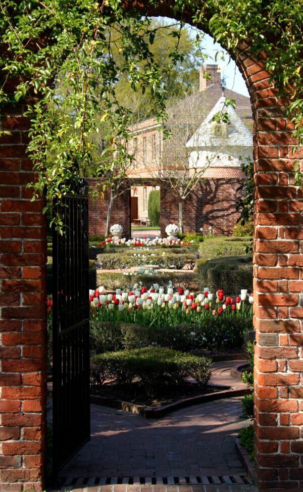 Landscape architect Morley Williams worked with a garden committee to help implement traditional English designs for the two formal gardens at Tryon Palace. (thehuhman/iStock/Getty Images Plus)