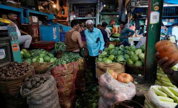 People shop at a wholesale market in Mumbai, India, on Aug. 5, 2022. (Rajanish Kakade/AP Photo)