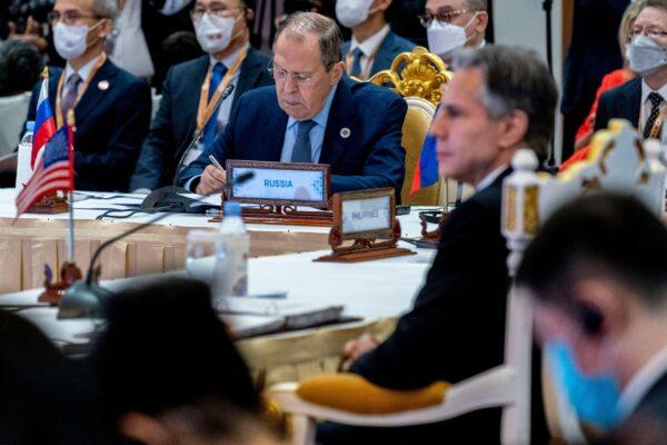 Russia's Foreign Minister Sergey Lavrov (C) and U.S. Secretary of State Antony Blinken (R) attend the East Asia Summit Foreign Ministers Meeting during the 55th ASEAN Foreign Ministers' Meeting in Phnom Penh, Cambodia, on Aug. 5, 2022. (Andrew Harnik/Pool/AFP via Getty Images)