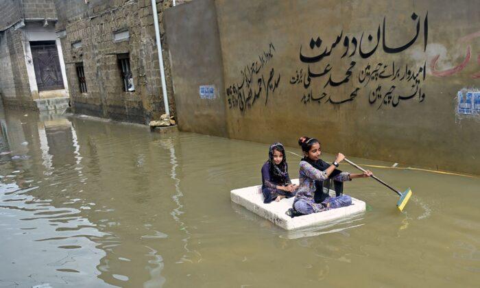 Flash Floods Kill 550 in Pakistan in Heaviest Rains in Decades
