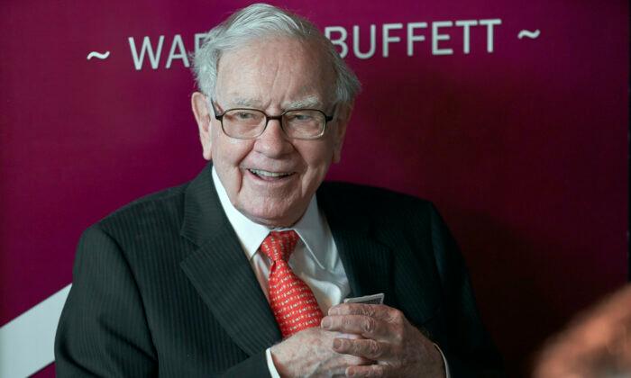 Buffett’s Firm Reports $44 Billion Loss as Portfolio Value Falls