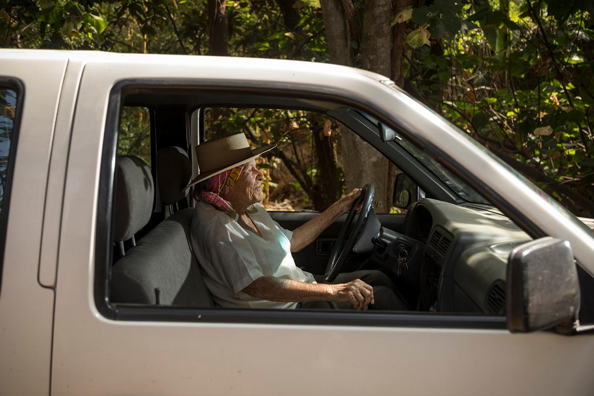 Diana Kennedy at the wheel of her then-17-year-old Nissan stick-shift pickup truck in 2018. (Ricardo DeAratanha/Los Angeles Times/TNS)