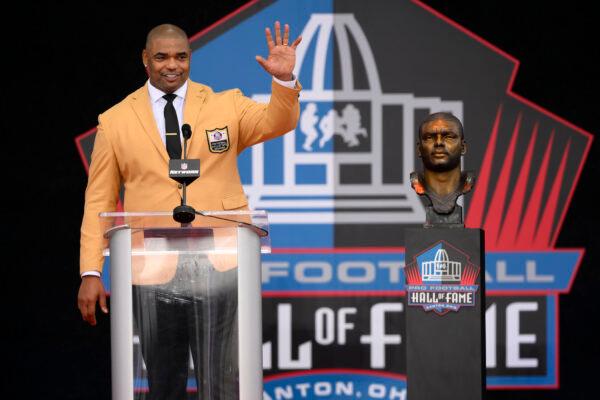  Former NFL player Richard Seymour ends his speach during his induction into the Pro Football Hall of Fame, in Canton, Ohio, Saturday, Aug. 6, 2022. (David Richard/AP Photo)