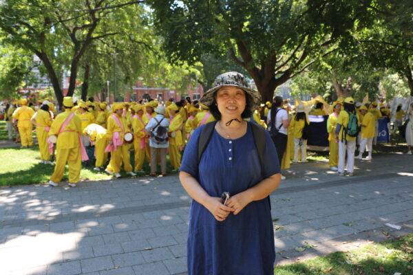 Cathy Lin, a teacher in Toronto, joined the parade to celebrate 400 million Chinese people quitting the Chinese Communist Party and its affiliated organizations, on Aug. 6, 2022. (Andrew Chen/The Epoch Times)