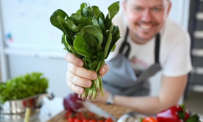 Spinach-Rich Diet May Prevent Colon Cancer