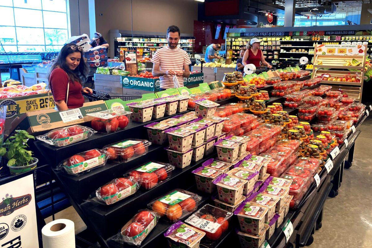Shoppers shop at a grocery store in Glenview, Ill., on July 4, 2022. (Nam Y. Huh/AP Photo)