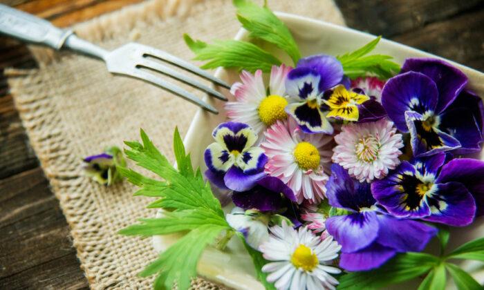 Eating Flowers: 9 Delicious, Healthy Blooms