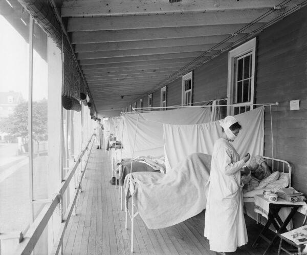 Walter Reed Hospital flu ward during the Spanish Flu epidemic of 1918-19, in Washington DC. (Everett Collection/Shutterstock)
