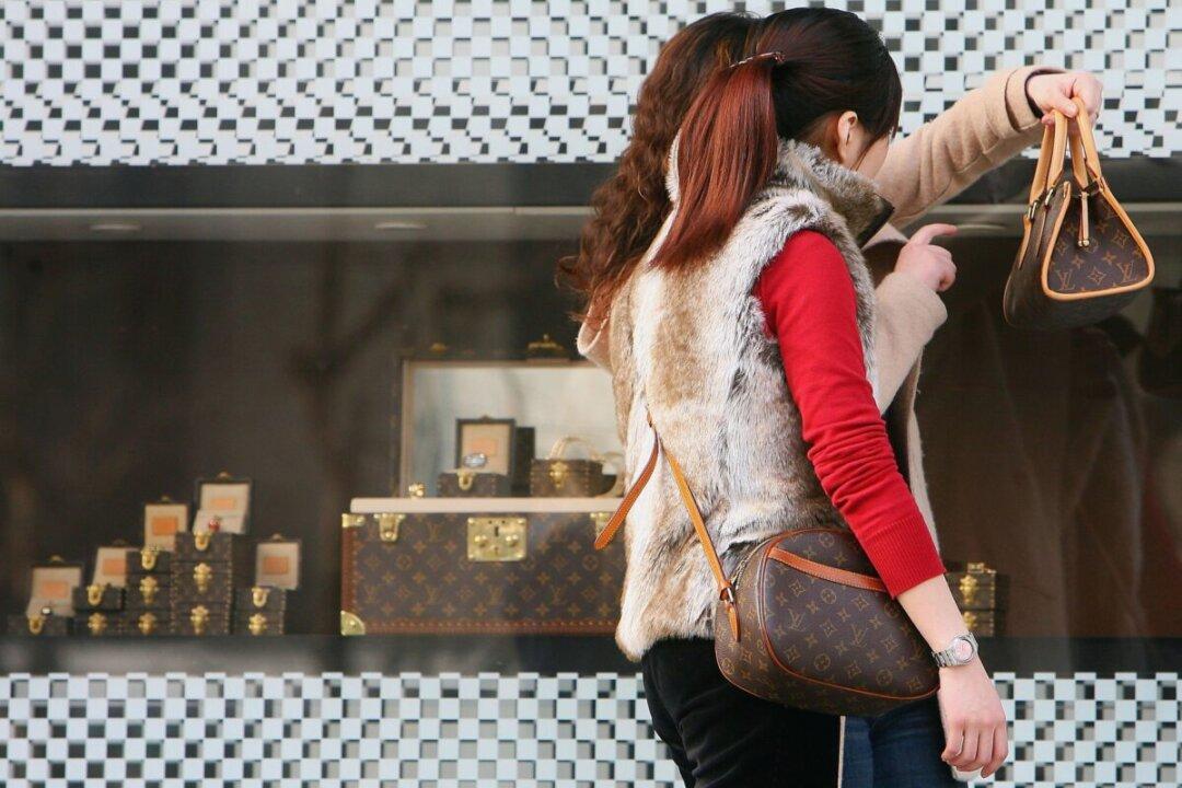 Wealthy Chinese Selling Their Luxury Items for Quick Cash Amid Economic Downturn