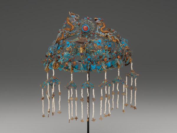 A tiara, 19th century, Qing Dynasty (1644–1912), China. Promised gift of Barbara and David Kipper. Art Institute of Chicago. (Art Institute of Chicago)