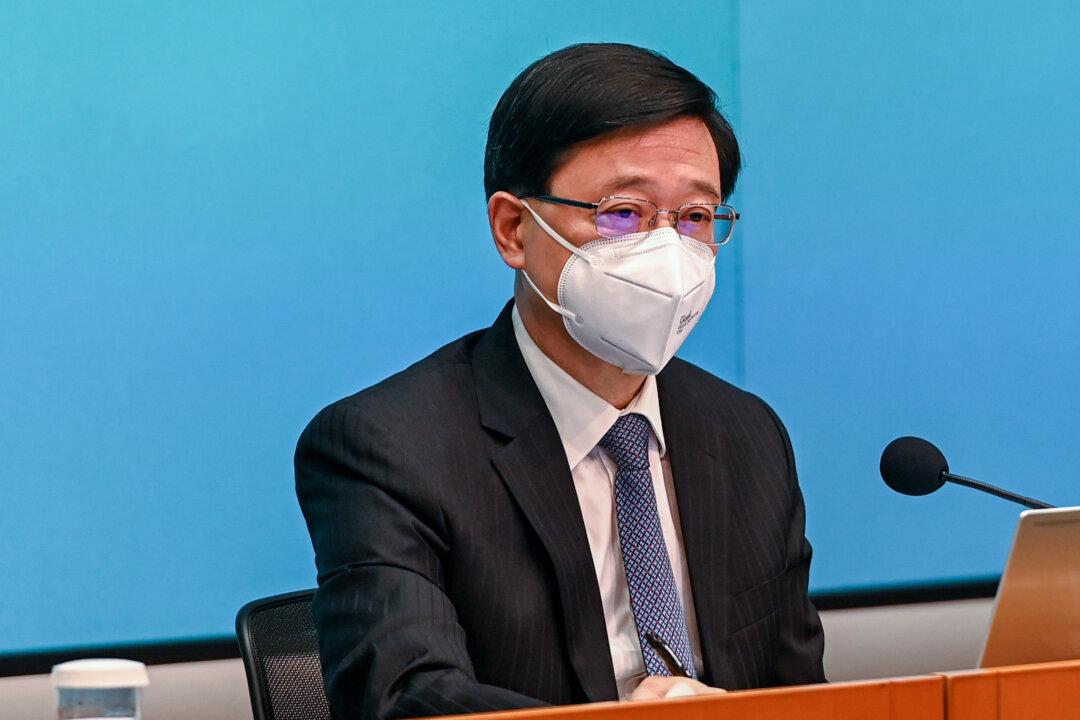 Hong Kong Chief Executive’s Pay Ranks Second in the World, Secretaries Salaries Exceed Those of Top UK and USA Officials