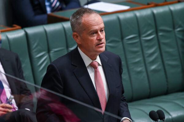 Australian Minister for Government Services Bill Shorten speaks at Parliament House in Canberra, Australia, on March 29, 2022. (Martin Ollman/Getty Images)