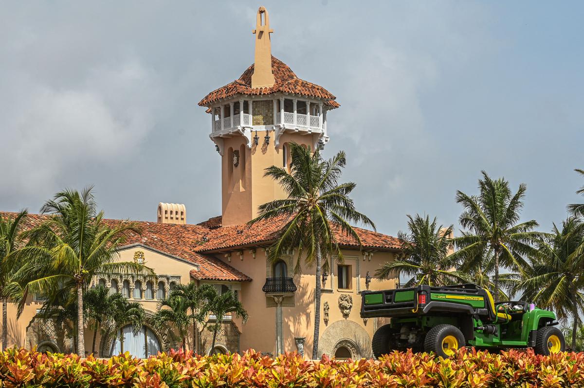 US Judge in Florida Approved Search Warrant for FBI Raid on Trump's Resort: Lawyer