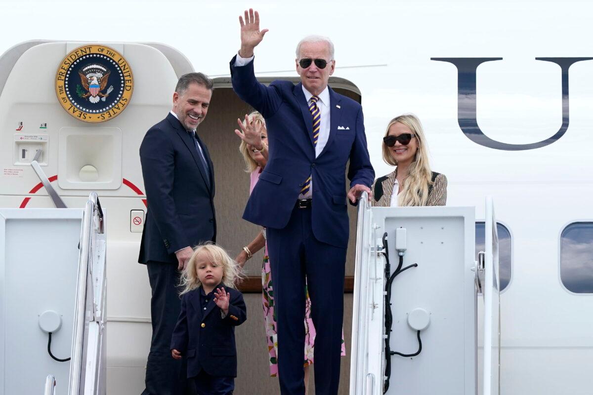 President Joe Biden (C) waves as he is joined by son Hunter Biden (L), grandson Beau Biden (2L), First Lady Jill Biden (3L), and daughter-in-law Melissa Cohen (R), as they stand at the top of the steps of Air Force One at Andrews Air Force Base, Md., on Aug. 10, 2022. (Susan Walsh/AP Photo)