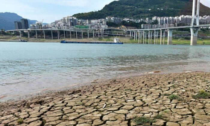 China Experiencing Blistering Heat, Rivers Drying Up, Records are Broken