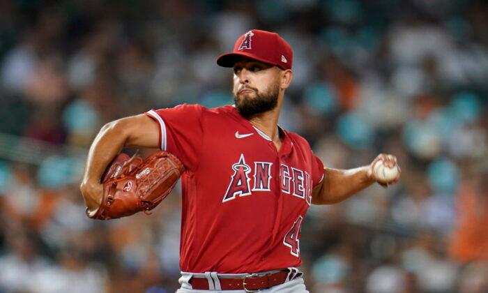 Sandoval Throws 4-hitter, Angels Beat Tigers 1-0 on Walsh HR