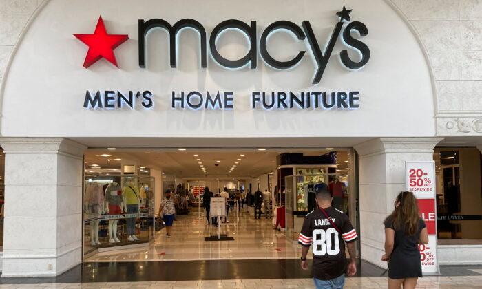 Macy’s Lowers Outlook Despite Solid Second Quarter