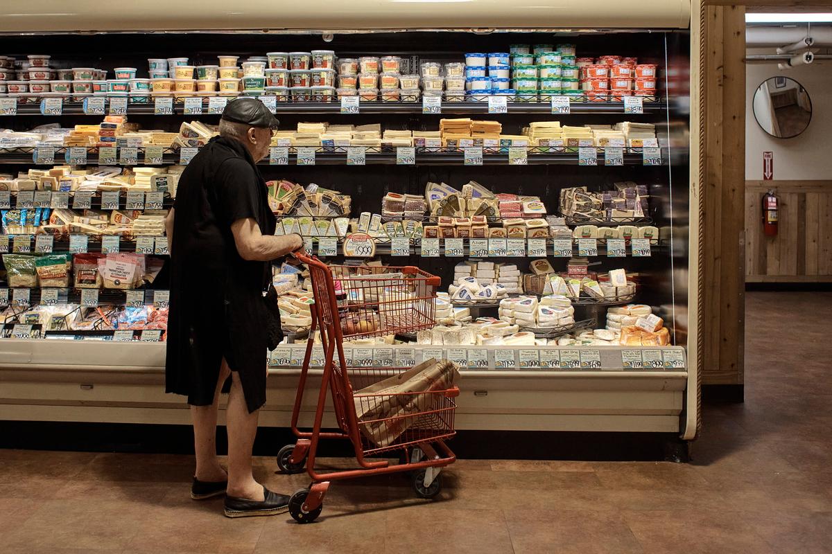 Poor Americans Hurt the Most by Inflation in 2021 and 2022, Fed Report Says