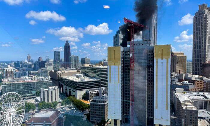 Atlanta Skyscraper Fire Sends Smoke Billowing From Rooftop