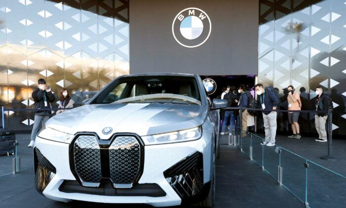 BMW Sees Volatile 2022 With Chips and Energy Squeeze in Focus