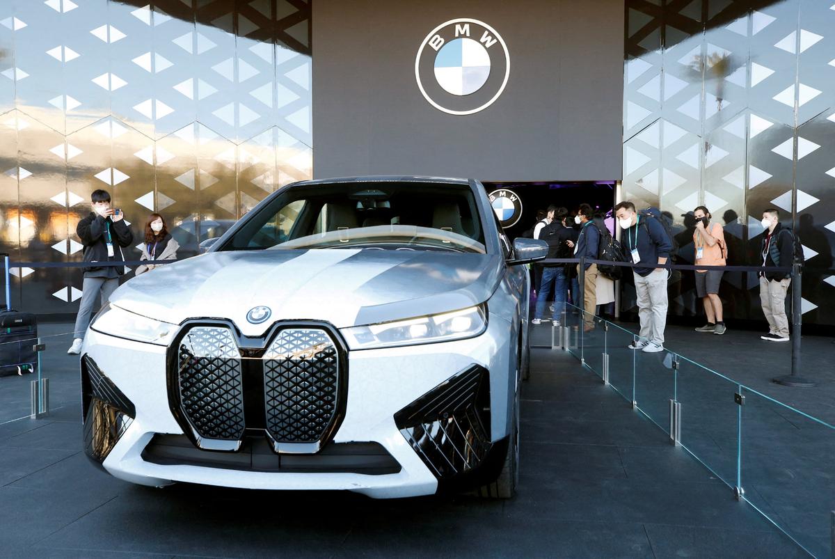 BMW Sees Volatile 2022 With Chips and Energy Squeeze in Focus
