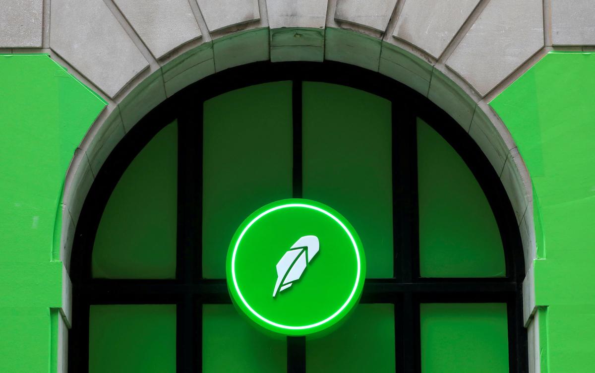 Robinhood CEO Rejects Prospect of Deal as Shares Trade Higher on Earnings