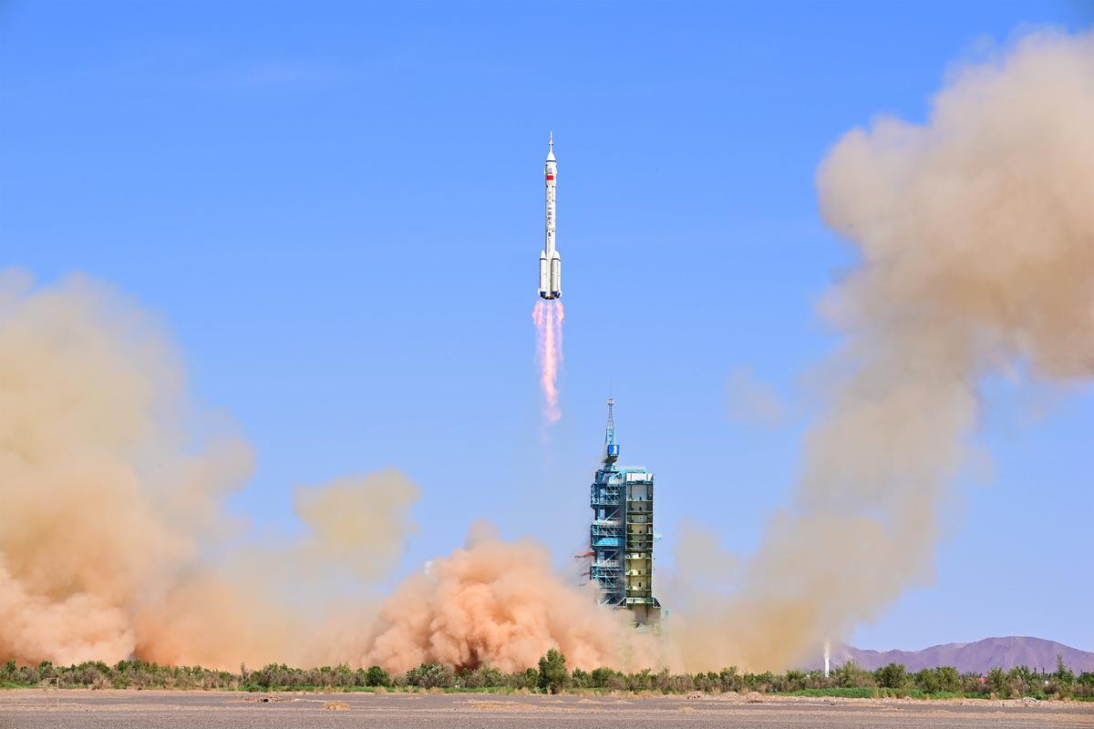 Those Lights in the Sky? Just Chinese Spacecraft Debris Burning Up on Re-entry
