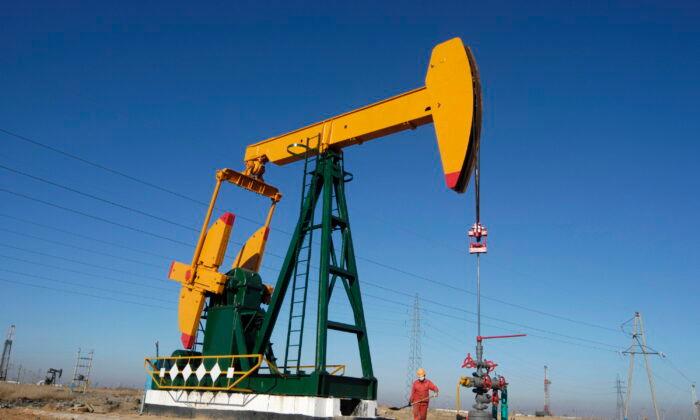 Oil Falls as China Widens COVID-19 Curbs