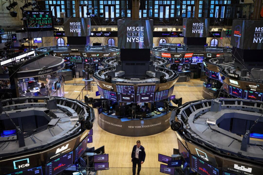 Wall Street Ticks Higher at Open After Selloff on Jobs Data