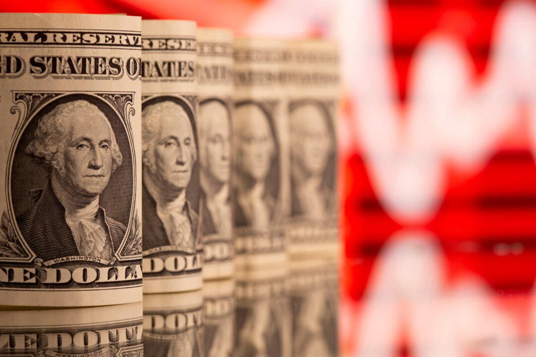 Dollar Edges Down Ahead of Key US Inflation Data