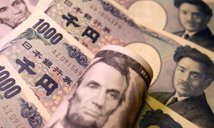 Dollar Edges Higher, Yen Slips Toward Level That Prompted Intervention