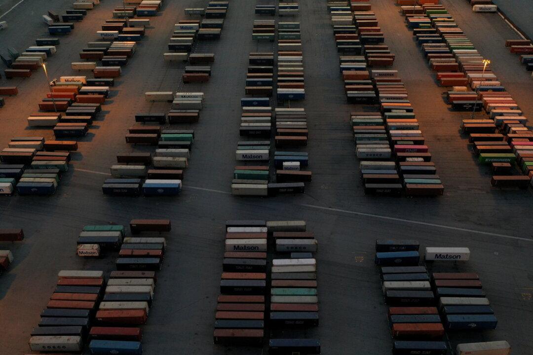 US Import Prices Decline for First Time in 7 Months