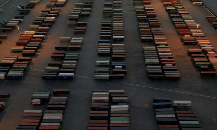 US Import Prices Decline for First Time in 7 Months