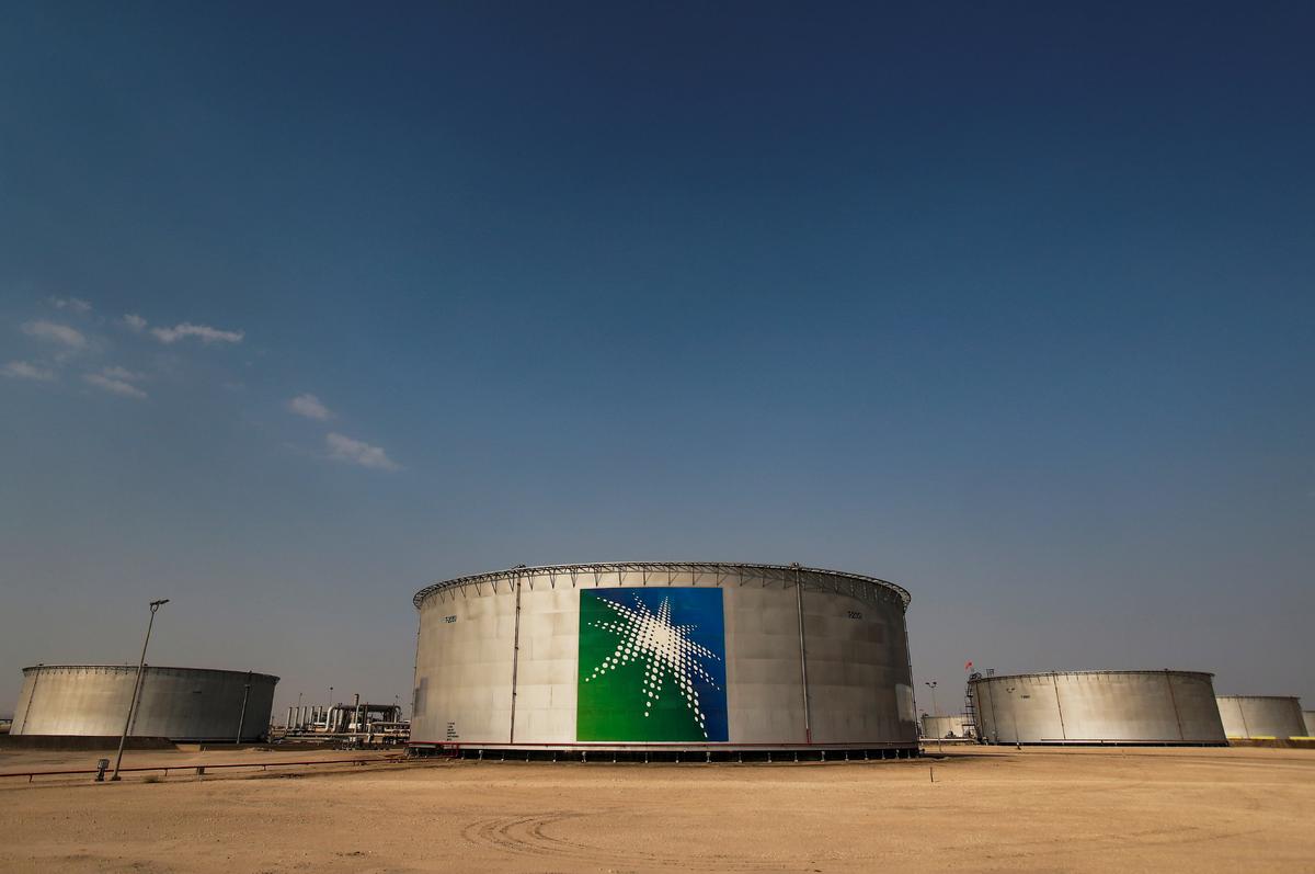 Oil Steadies as Middle East War Worries Counter Demand Fears