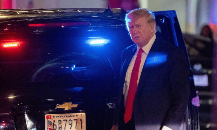 FBI Raid of Trump Residence ‘Unprecedented’, Says Former SWAT Officer