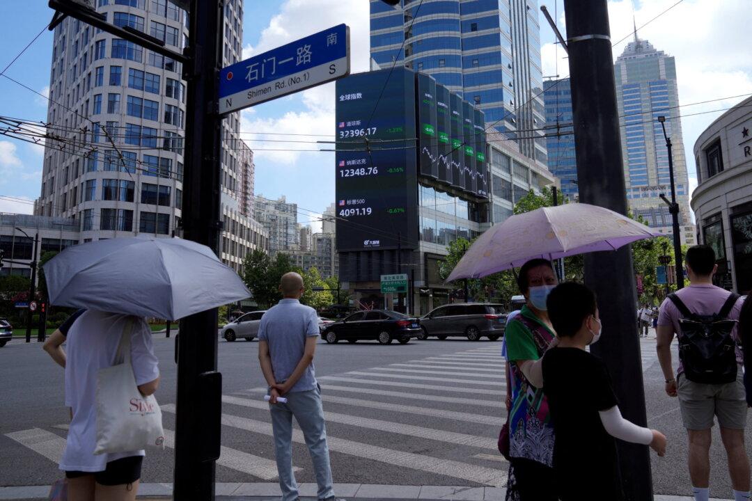 Stocks, Euro Edge Higher as Markets Watch Jackson Hole