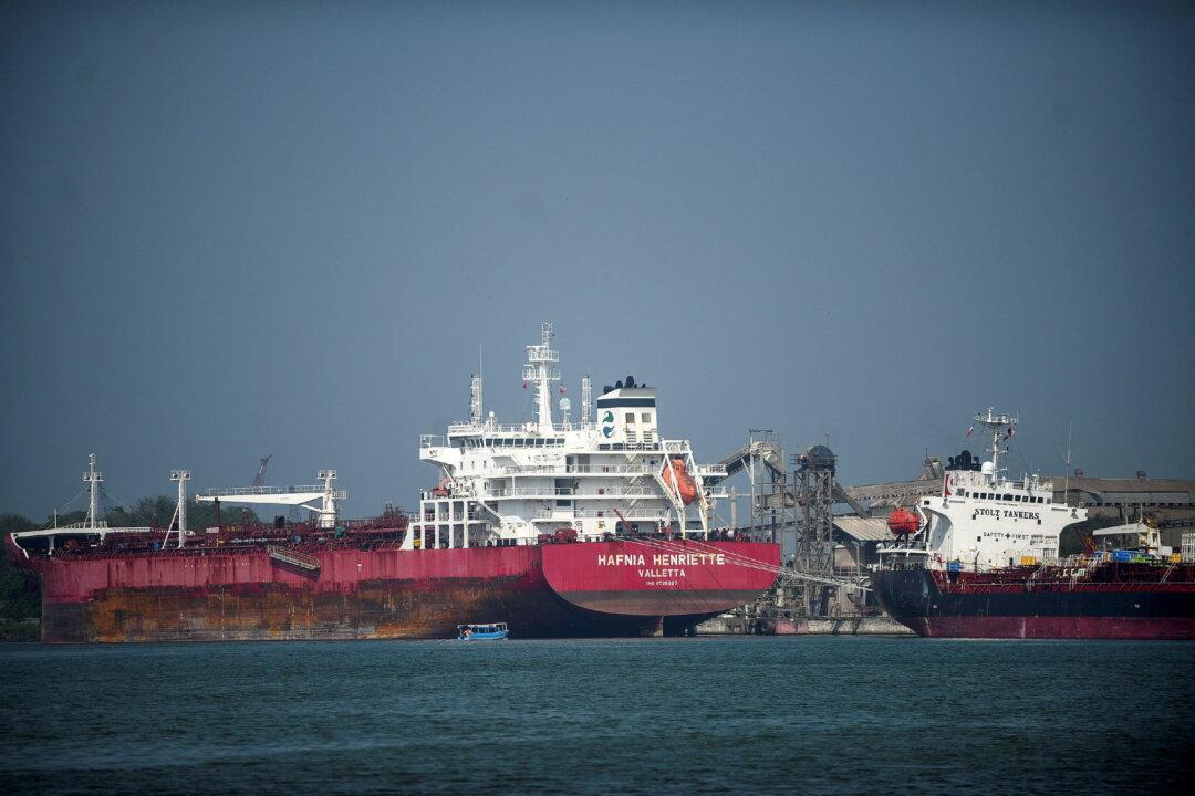 Oil Companies Work Around Jones Act to Supply US Fuel Markets